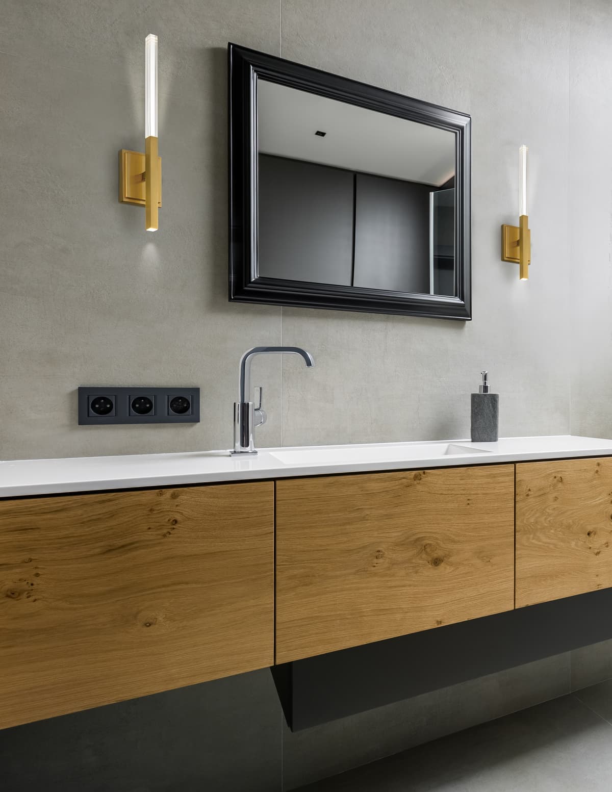 Benicio 2 Light Wall Sconce In Gold — view 4